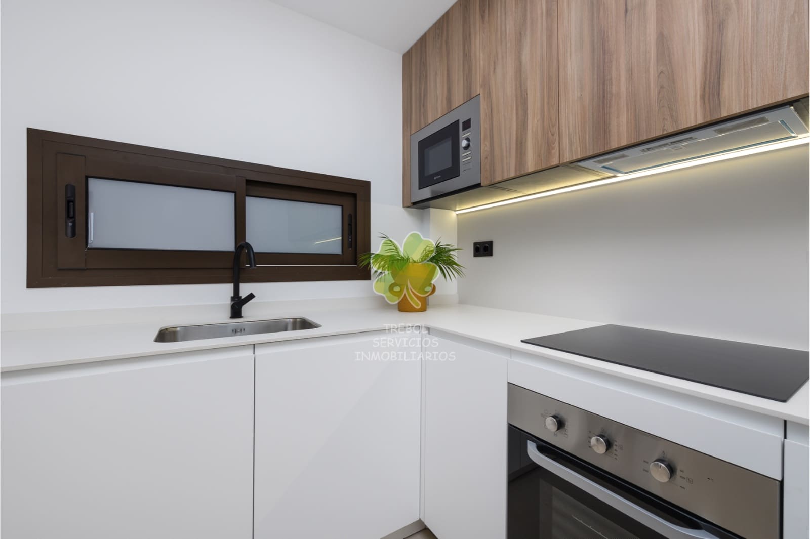 2 makuuhuone Huoneisto myytävänä paikassa Los Alcazares mukana uima-altaan 
autotalli - 260 000 € (Ref: 9566198)