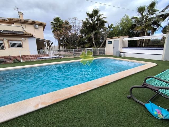 6 makuuhuone Maalaistalo myytävänä paikassa Los Alcázares mukana uima-altaan 
autotalli - 498 000 € (Ref: 9603004)