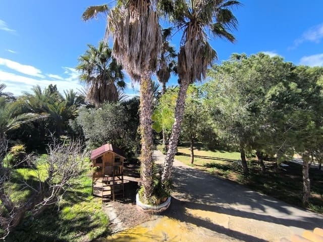 6 makuuhuone Maalaistalo myytävänä paikassa Los Alcázares mukana uima-altaan 
autotalli - 498 000 € (Ref: 9603004)