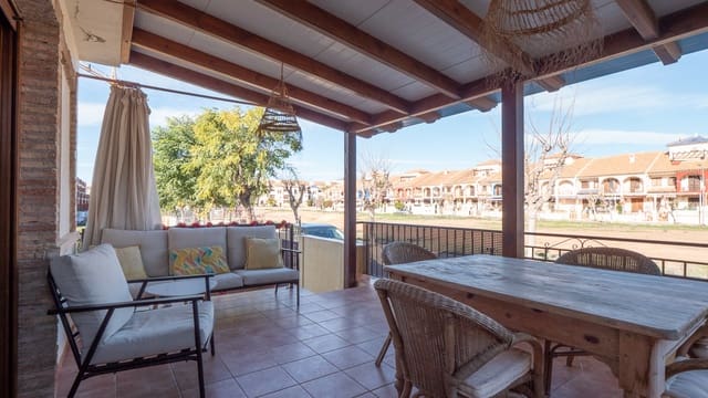 6 quarto Moradia para venda em Los Alcázares com garagem - 599 000 € (Ref: 9730626)