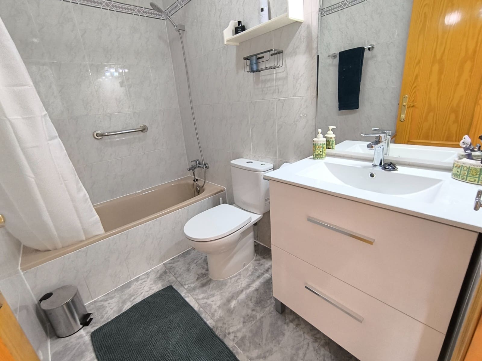 3 makuuhuone Huoneisto vuokrattavana paikassa Los Alcazares - 800 € (Ref: 9854403)