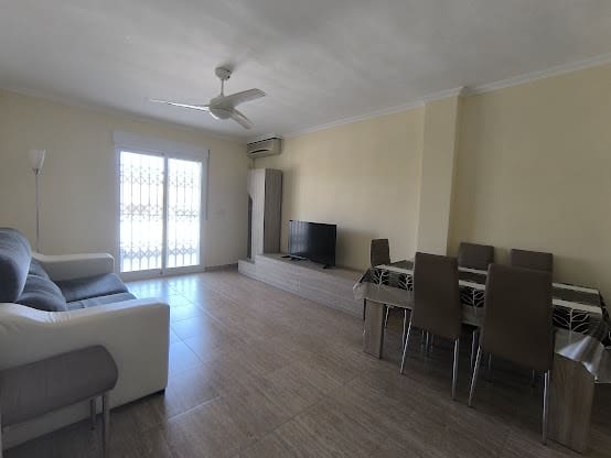 3 slaapkamer Flat voor vakantieverhuur in Los Alcázares met garage - € 800 (Ref: 9964303)