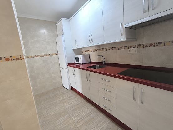 3 slaapkamer Flat voor vakantieverhuur in Los Alcázares met garage - € 800 (Ref: 9964303)