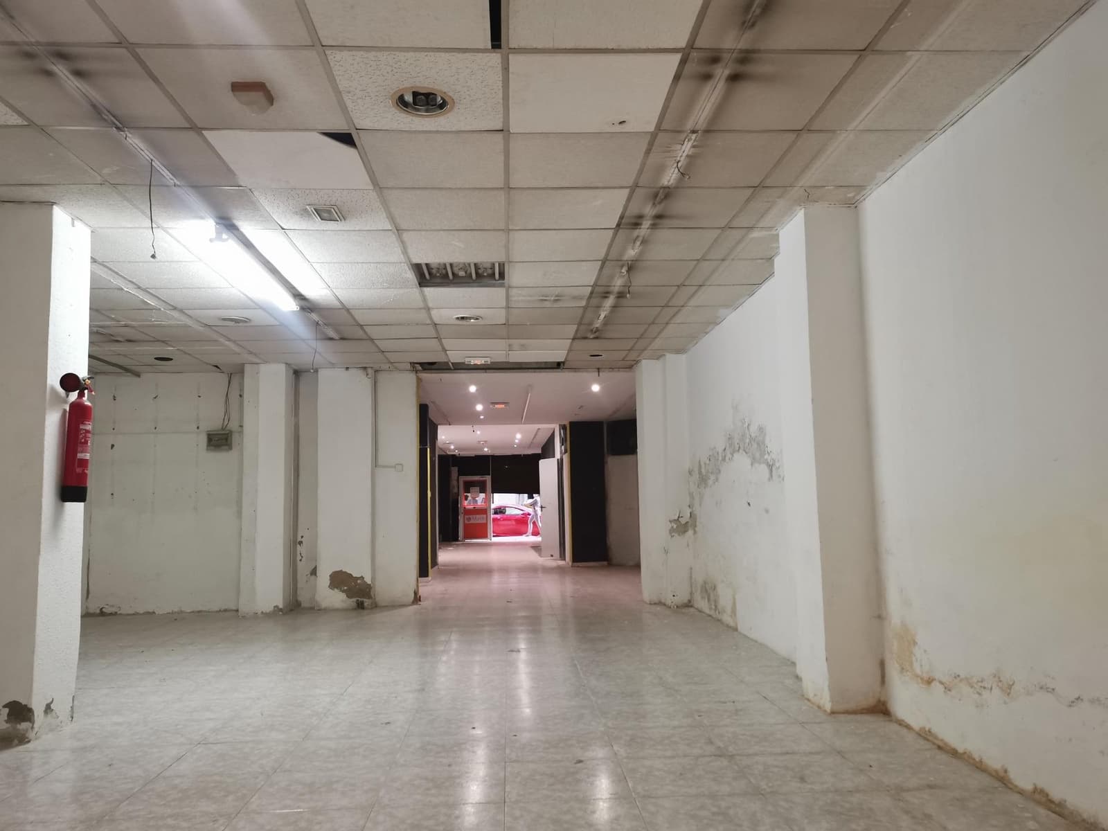 Commercial for rent in Valencia city - € 1,100 (Ref: 10159832)