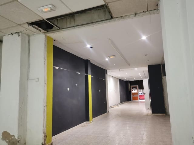 Kaupallinen vuokrattavana paikassa Cami Fondo, Valencia kaupunki - 1 100 € (Ref: 10159832)