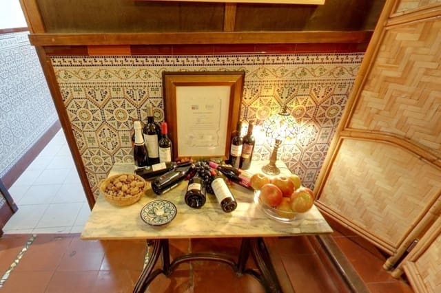 Bedrijf te koop in El Mercat, Valencia stad - € 890.000 (Ref: 9126974)