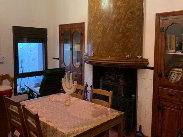5 soveværelse Byhus til salg i Requena med garage - € 250.000 (Ref: 9126976)