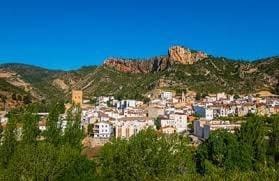 5 soveværelse Byhus til salg i Requena med garage - € 250.000 (Ref: 9126976)