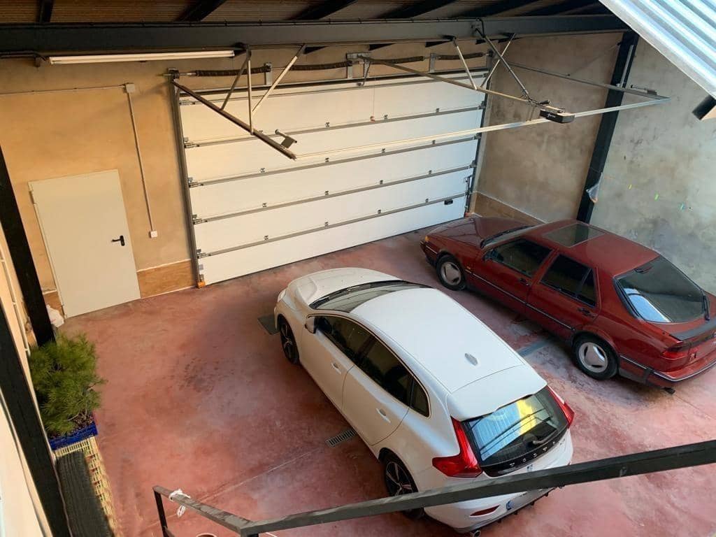 5 soveværelse Byhus til salg i Requena med garage - € 250.000 (Ref: 9126976)