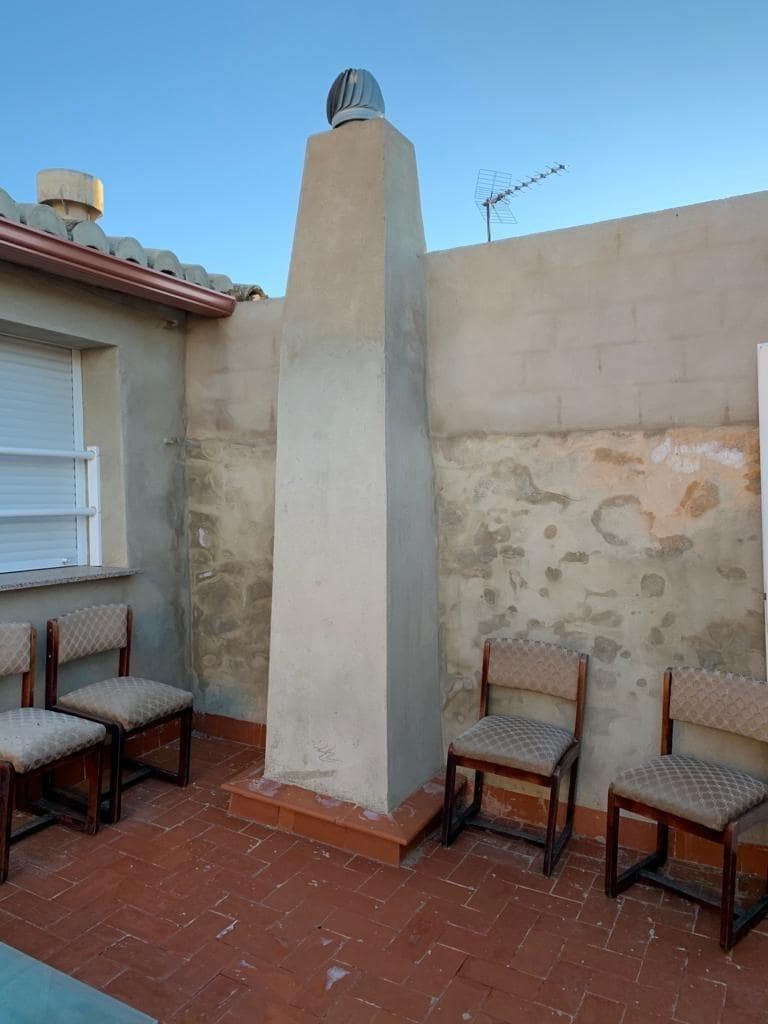 5 soveværelse Byhus til salg i Requena med garage - € 250.000 (Ref: 9126976)