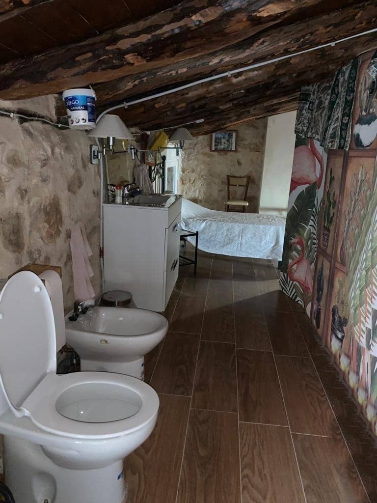 5 soveværelse Byhus til salg i Requena med garage - € 250.000 (Ref: 9126976)