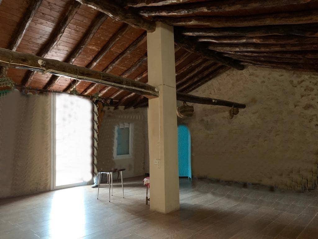 5 soveværelse Byhus til salg i Requena med garage - € 250.000 (Ref: 9126976)