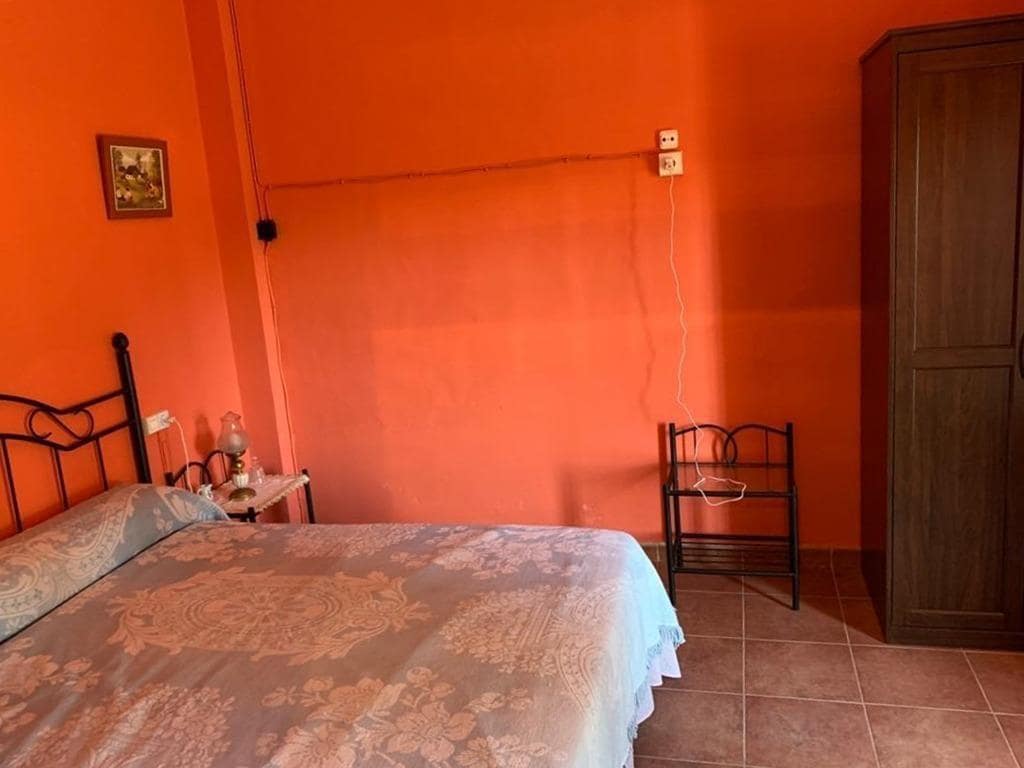 5 soveværelse Byhus til salg i Requena med garage - € 250.000 (Ref: 9126976)