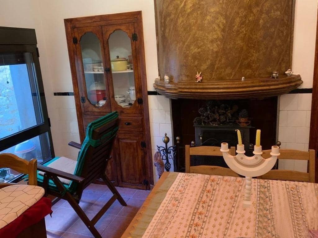 5 soveværelse Byhus til salg i Requena med garage - € 250.000 (Ref: 9126976)