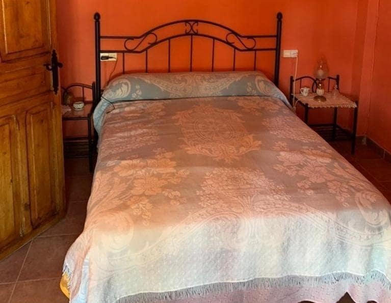 5 soveværelse Byhus til salg i Requena med garage - € 250.000 (Ref: 9126976)