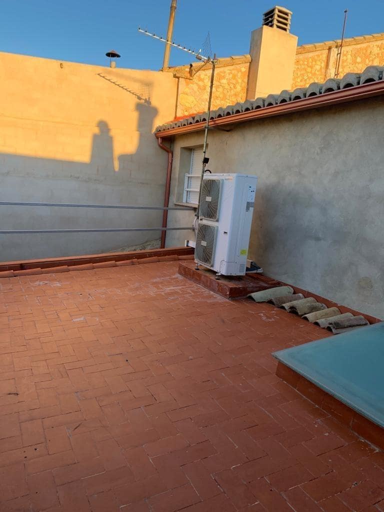 5 soveværelse Byhus til salg i Requena med garage - € 250.000 (Ref: 9126976)