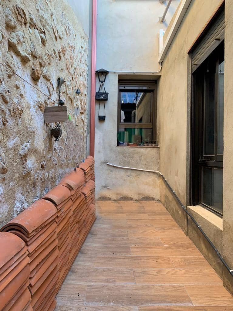 5 soveværelse Byhus til salg i Requena med garage - € 250.000 (Ref: 9126976)