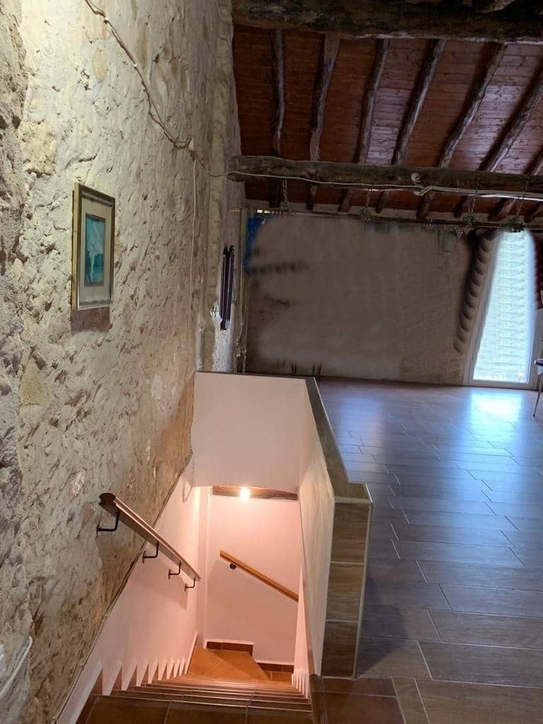5 soveværelse Byhus til salg i Requena med garage - € 250.000 (Ref: 9126976)