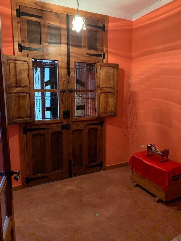 5 soveværelse Byhus til salg i Requena med garage - € 250.000 (Ref: 9126976)