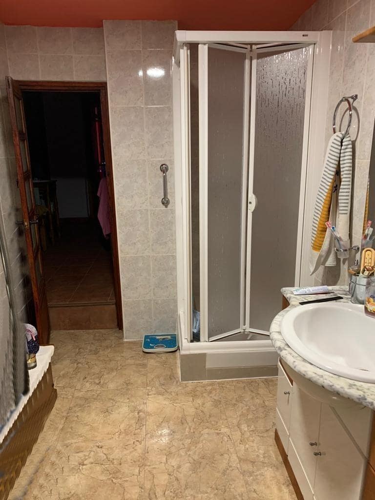 5 soveværelse Byhus til salg i Requena med garage - € 250.000 (Ref: 9126976)