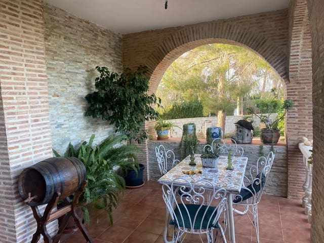 4 bedroom Villa for sale in Torrent with pool garage - € 415,000 (Ref: 9126977)