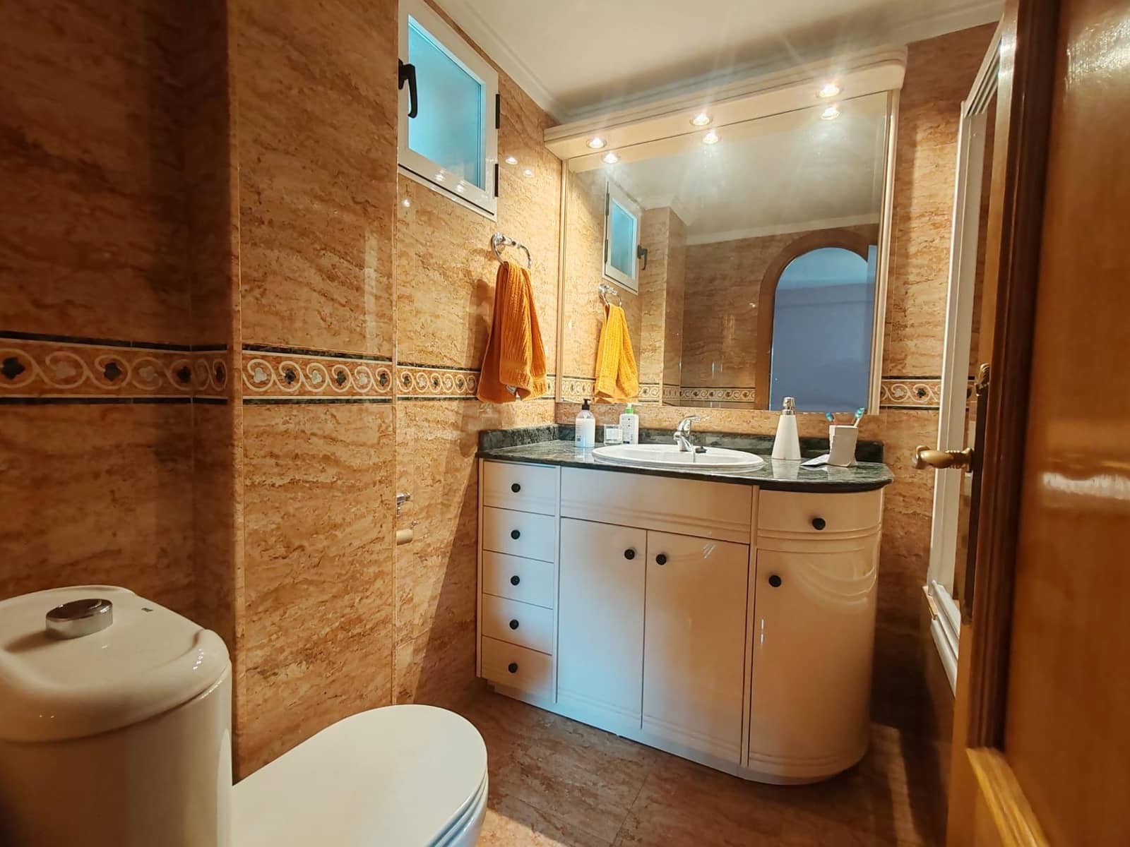 4 slaapkamer Villa te koop in Torrent met zwembad garage - € 395.000 (Ref: 9126977)