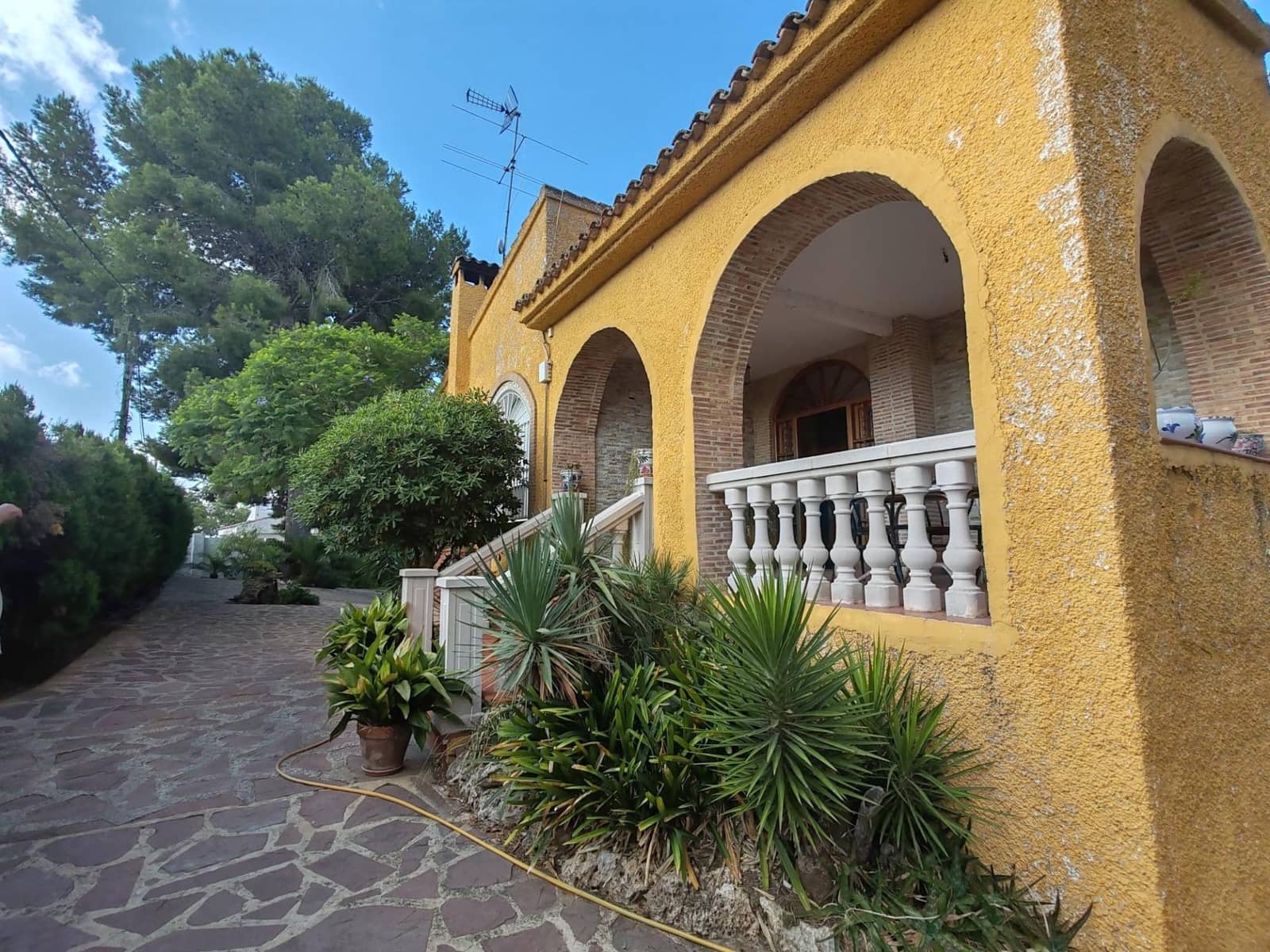 4 bedroom Villa for sale in Torrent with pool garage - € 395,000 (Ref: 9126977)