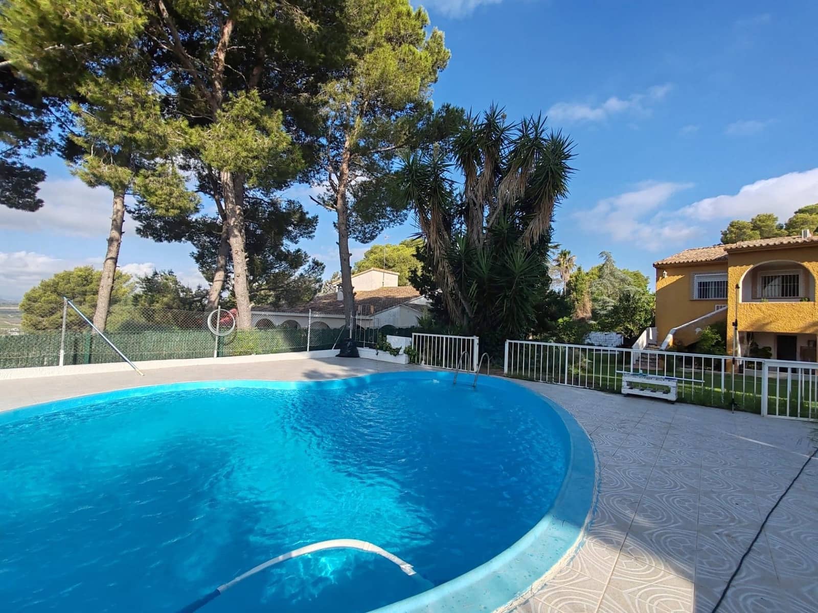 4 bedroom Villa for sale in Torrent with pool garage - € 395,000 (Ref: 9126977)