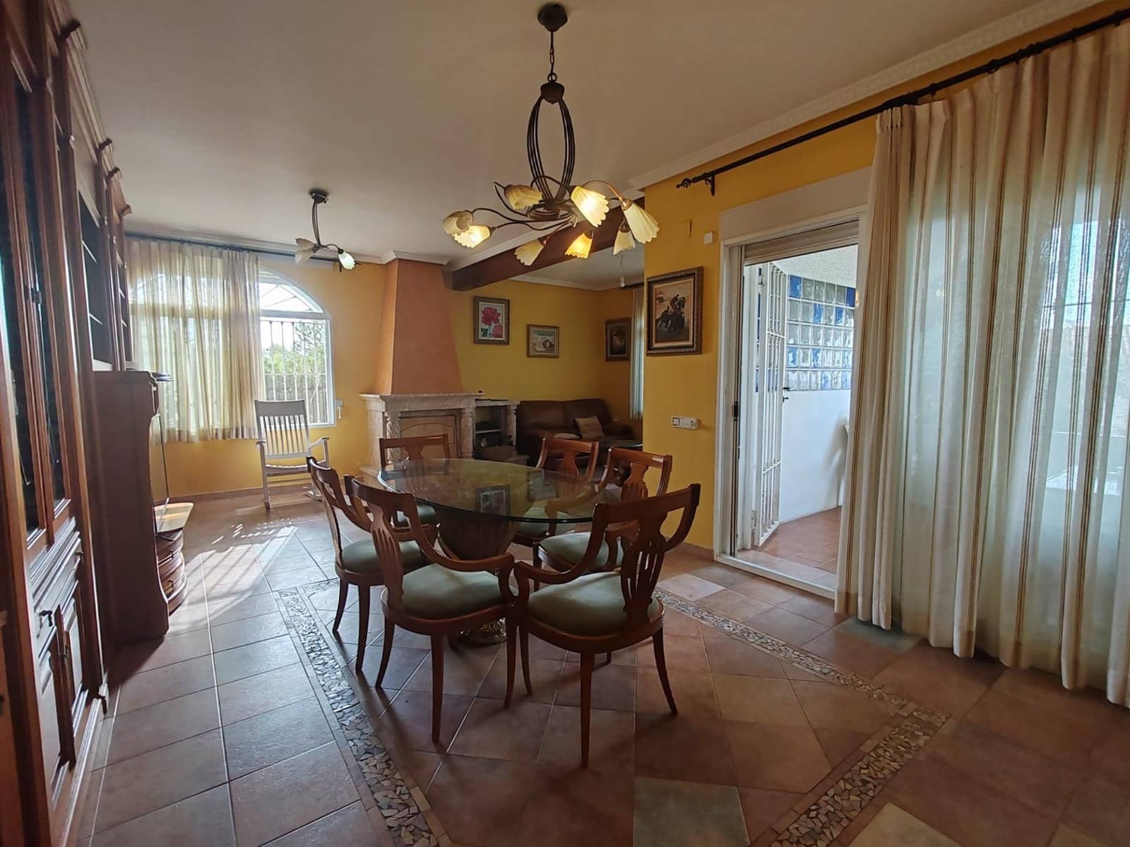 4 bedroom Villa for sale in Torrent with pool garage - € 395,000 (Ref: 9126977)