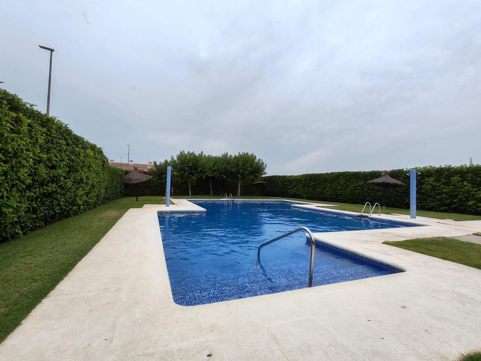 3 soveværelse Rækkehus til salg i La Pobla de Vallbona med swimmingpool garage - € 320.000 (Ref: 9126980)