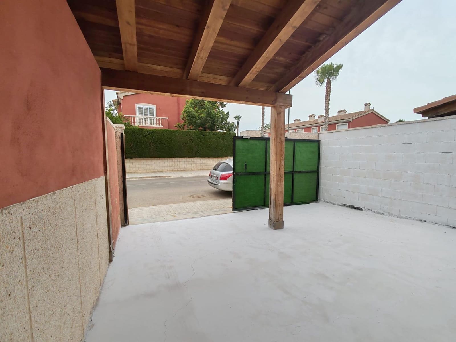 3 soveværelse Rækkehus til salg i La Pobla de Vallbona med swimmingpool garage - € 320.000 (Ref: 9126980)