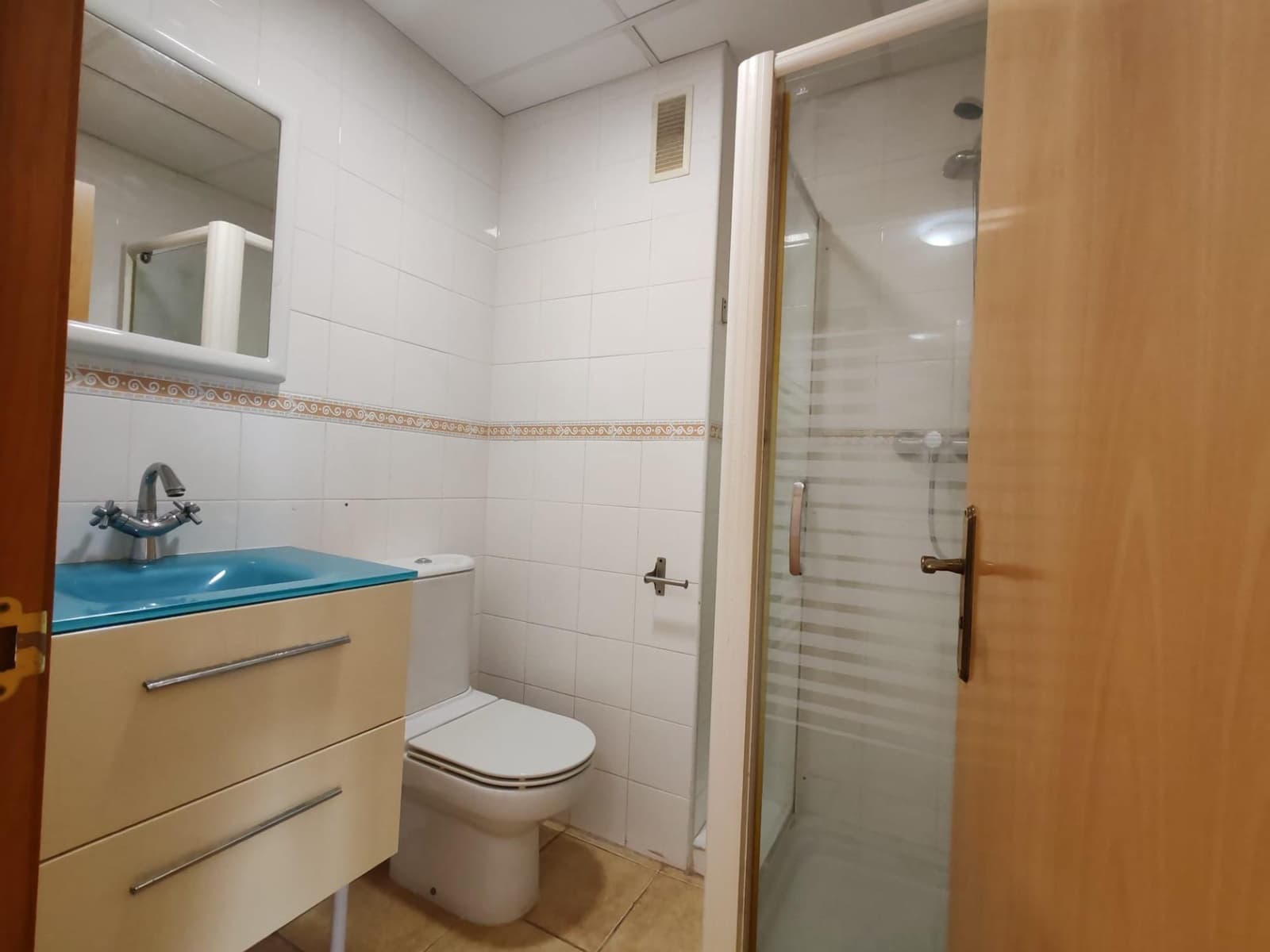 3 soveværelse Rækkehus til salg i La Pobla de Vallbona med swimmingpool garage - € 320.000 (Ref: 9126980)