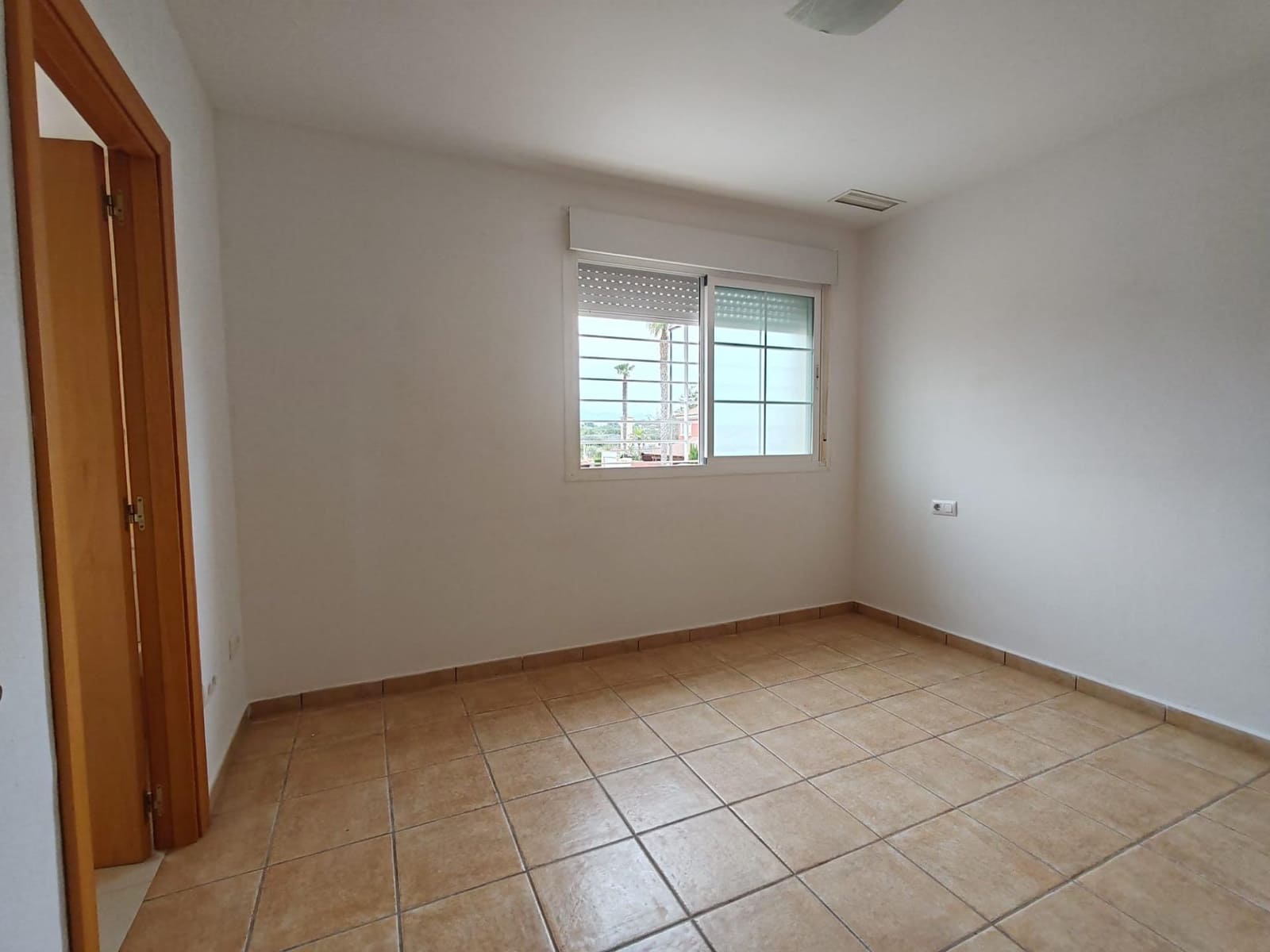 3 soveværelse Rækkehus til salg i La Pobla de Vallbona med swimmingpool garage - € 320.000 (Ref: 9126980)