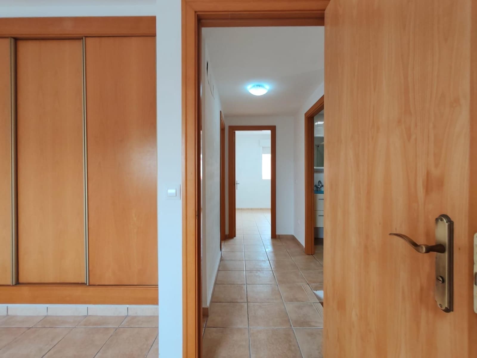 3 soveværelse Rækkehus til salg i La Pobla de Vallbona med swimmingpool garage - € 320.000 (Ref: 9126980)