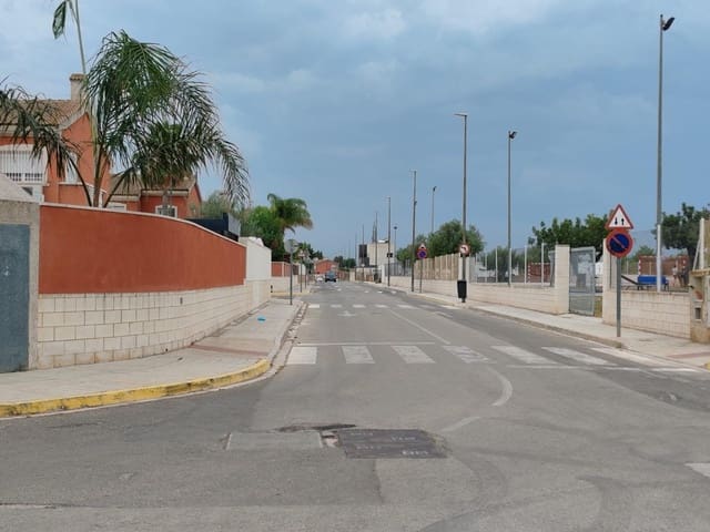 3 soveværelse Rækkehus til salg i La Pobla de Vallbona med swimmingpool garage - € 320.000 (Ref: 9126980)