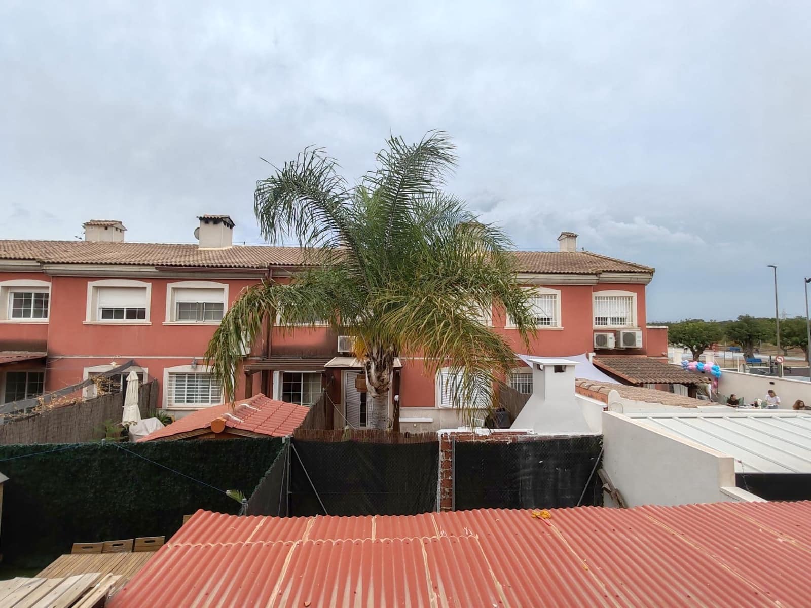 3 soveværelse Rækkehus til salg i La Pobla de Vallbona med swimmingpool garage - € 320.000 (Ref: 9126980)