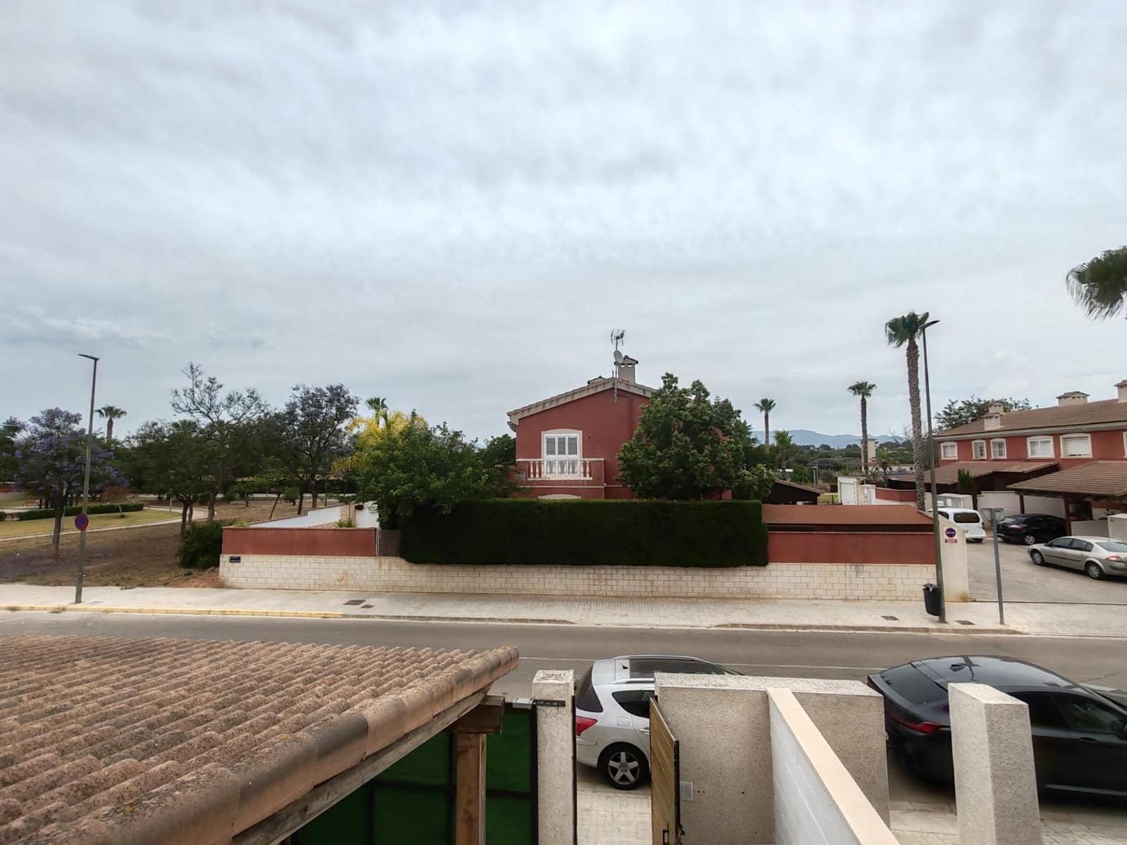 3 soveværelse Rækkehus til salg i La Pobla de Vallbona med swimmingpool garage - € 320.000 (Ref: 9126980)