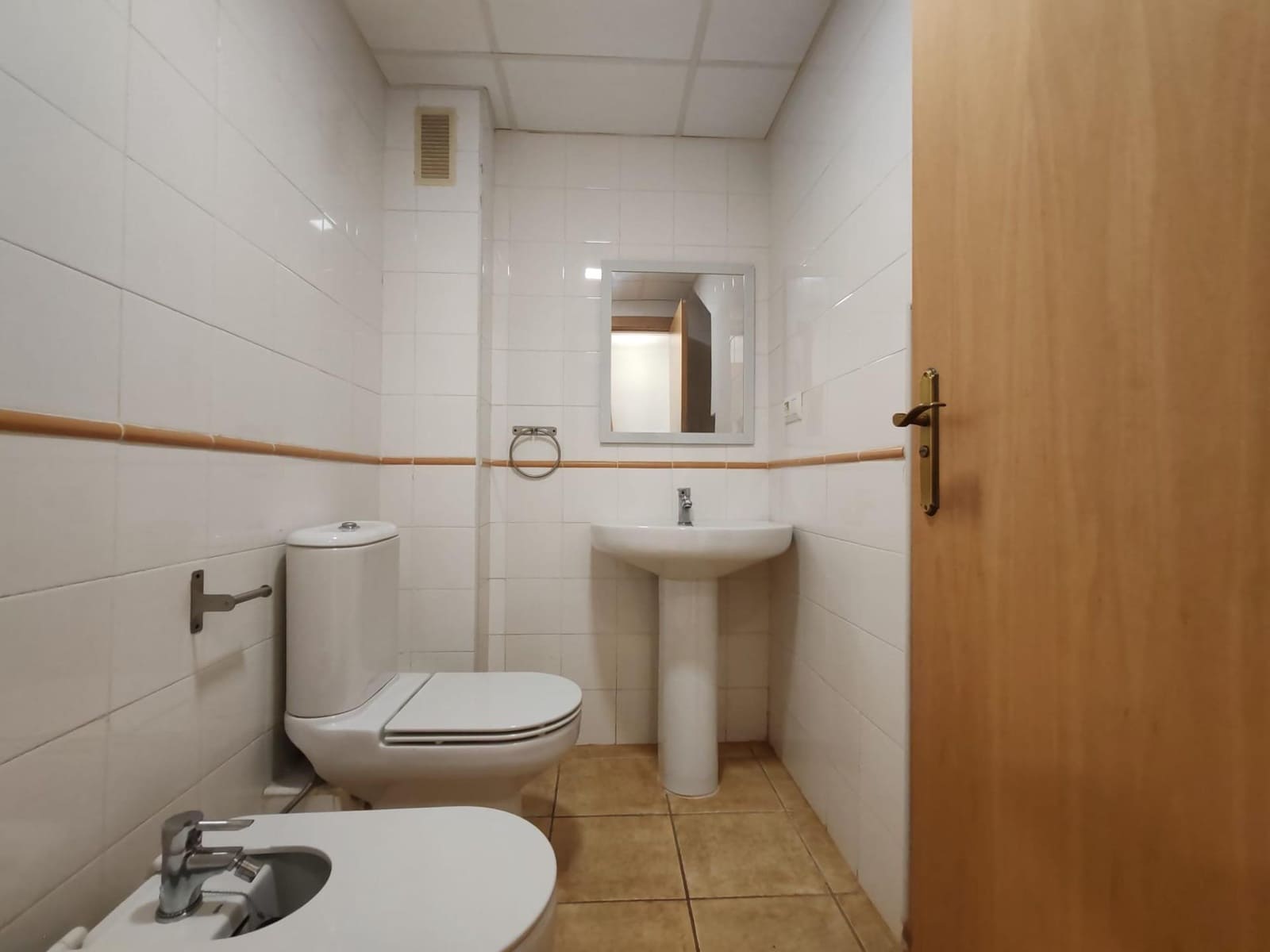 3 soveværelse Rækkehus til salg i La Pobla de Vallbona med swimmingpool garage - € 320.000 (Ref: 9126980)