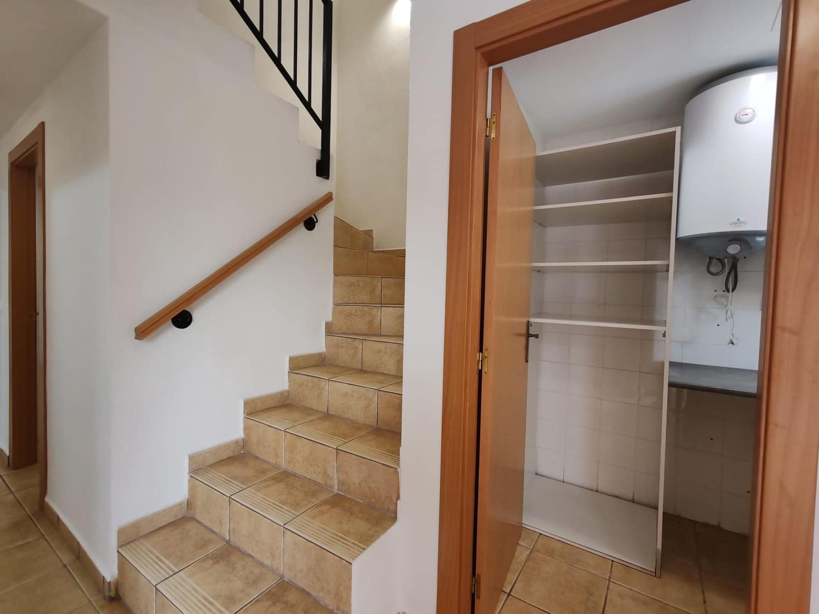 3 soveværelse Rækkehus til salg i La Pobla de Vallbona med swimmingpool garage - € 320.000 (Ref: 9126980)