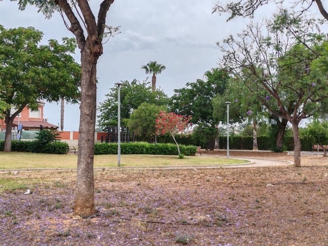 3 soveværelse Rækkehus til salg i La Pobla de Vallbona med swimmingpool garage - € 320.000 (Ref: 9126980)