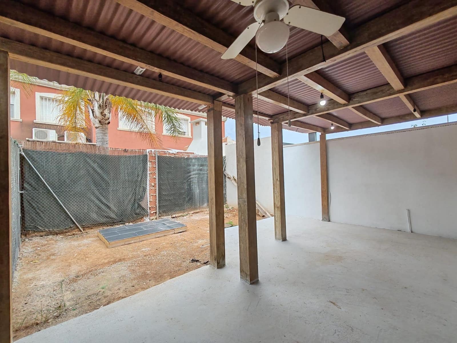 3 soveværelse Rækkehus til salg i La Pobla de Vallbona med swimmingpool garage - € 320.000 (Ref: 9126980)