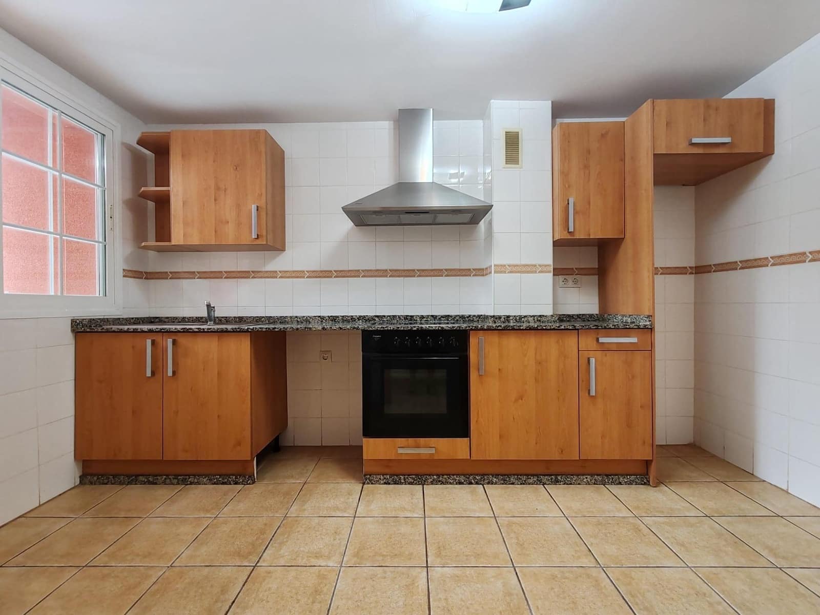 3 soveværelse Rækkehus til salg i La Pobla de Vallbona med swimmingpool garage - € 320.000 (Ref: 9126980)