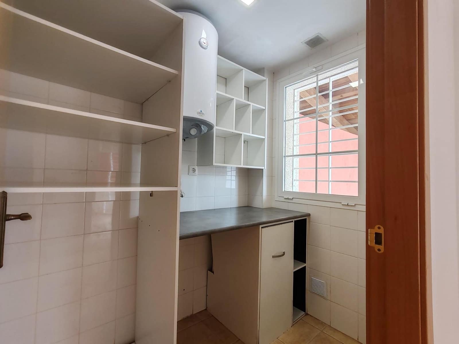 3 soveværelse Rækkehus til salg i La Pobla de Vallbona med swimmingpool garage - € 320.000 (Ref: 9126980)