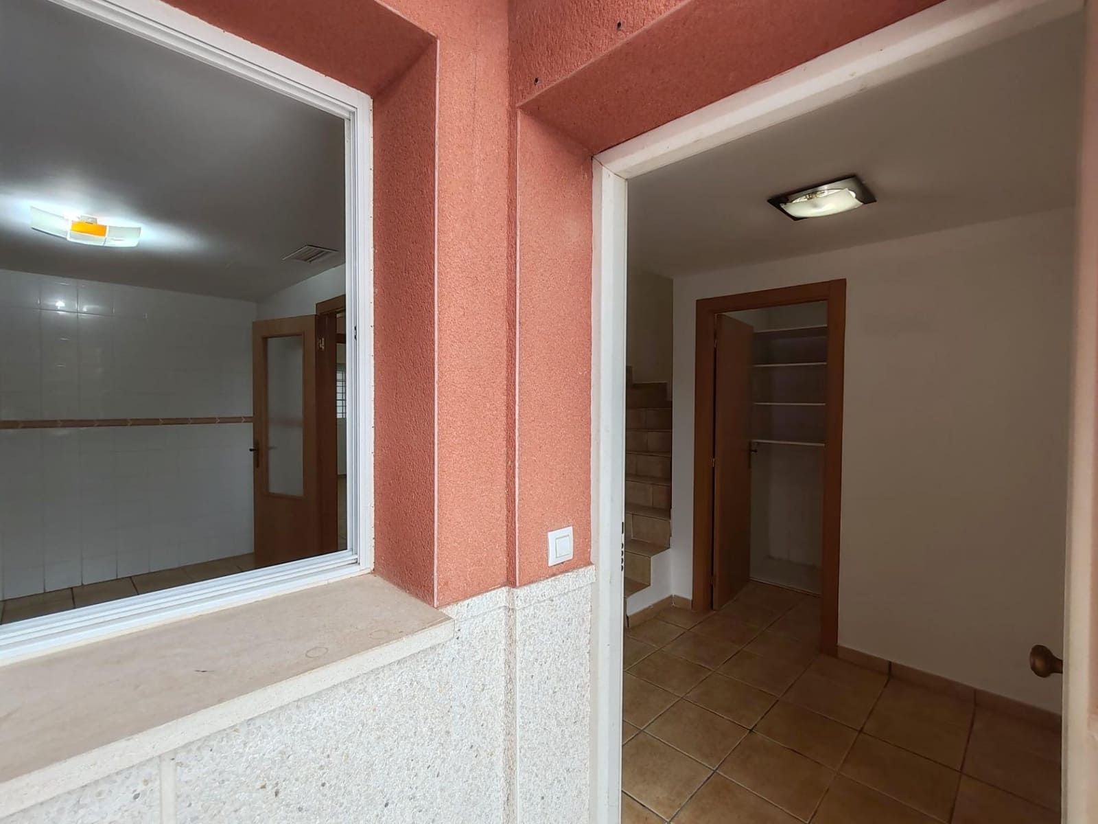 3 soveværelse Rækkehus til salg i La Pobla de Vallbona med swimmingpool garage - € 320.000 (Ref: 9126980)