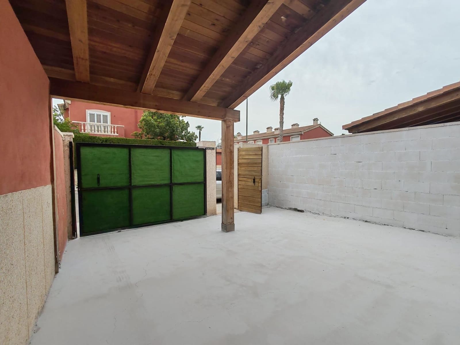 3 soveværelse Rækkehus til salg i La Pobla de Vallbona med swimmingpool garage - € 320.000 (Ref: 9126980)