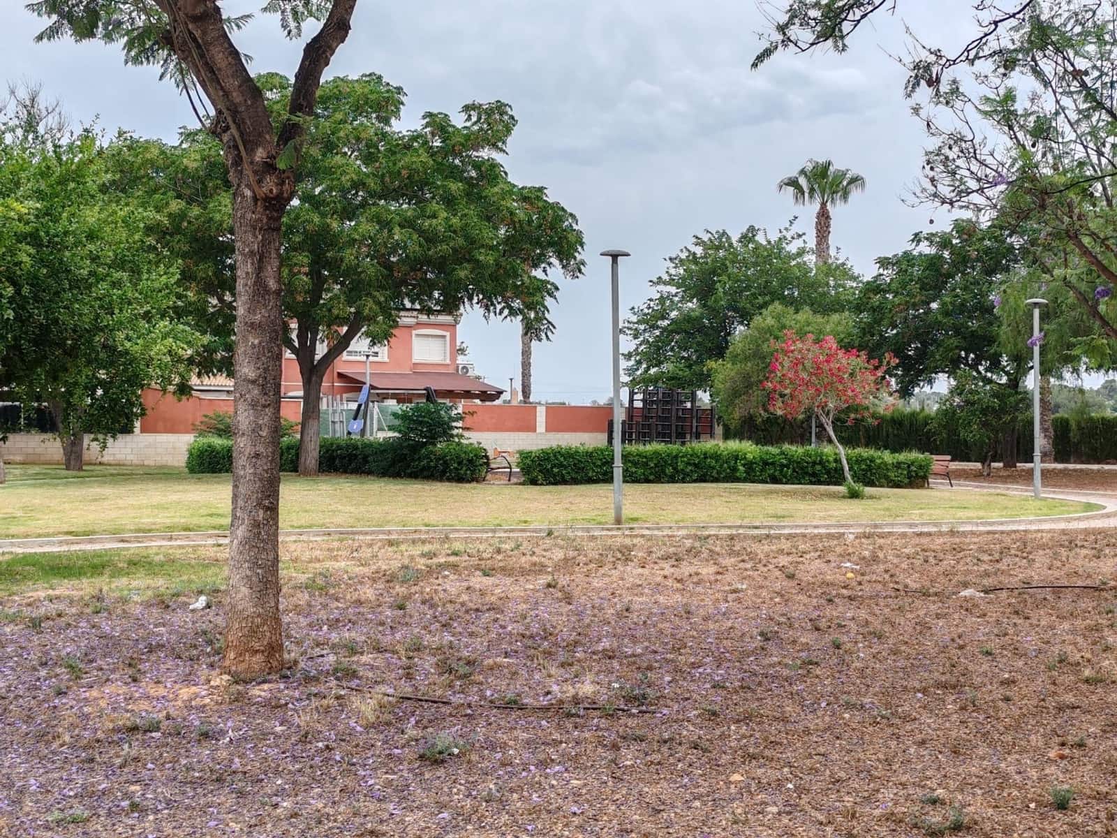 3 soveværelse Rækkehus til salg i La Pobla de Vallbona med swimmingpool garage - € 320.000 (Ref: 9126980)