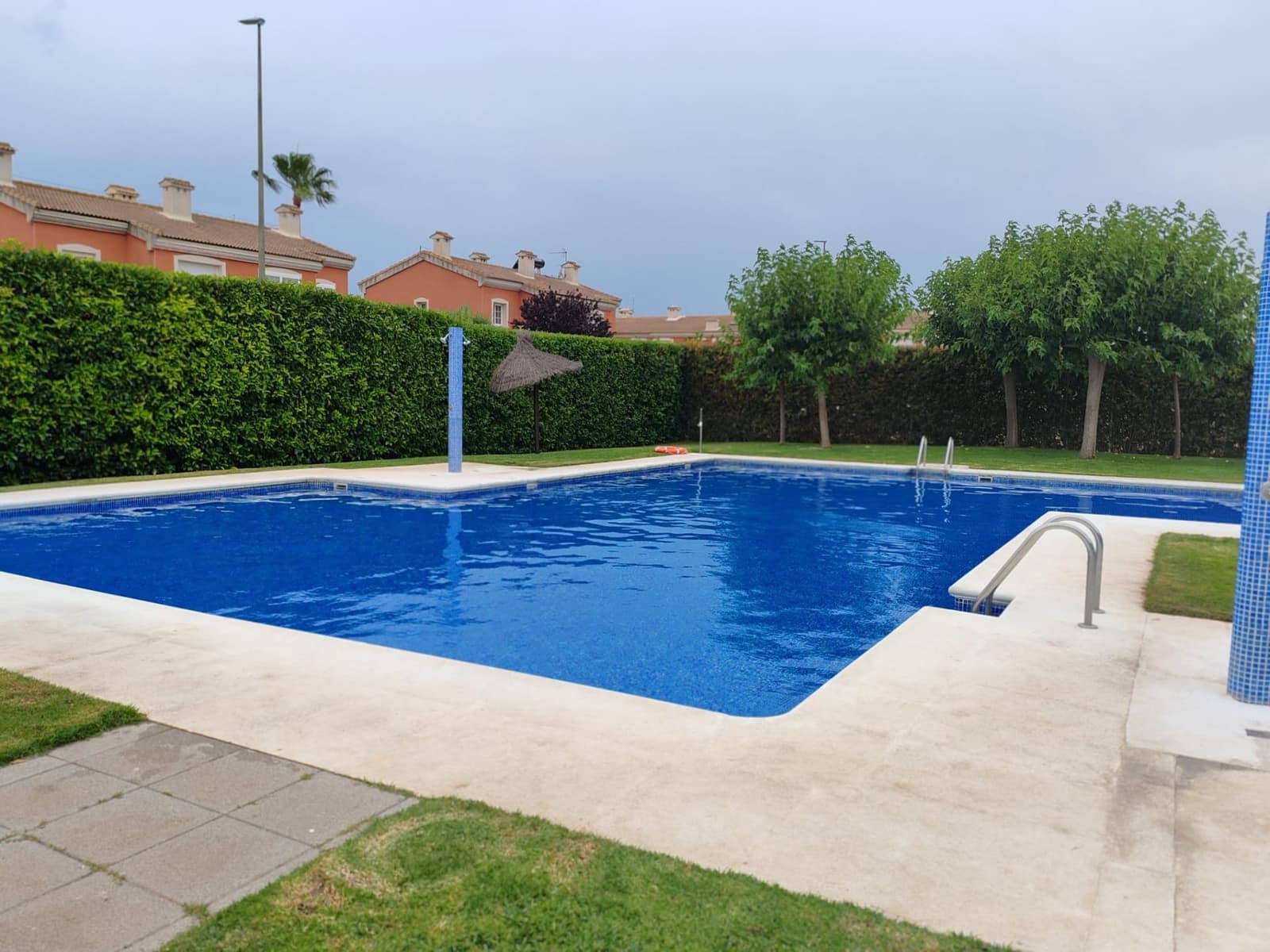 3 soveværelse Rækkehus til salg i La Pobla de Vallbona med swimmingpool garage - € 320.000 (Ref: 9126980)