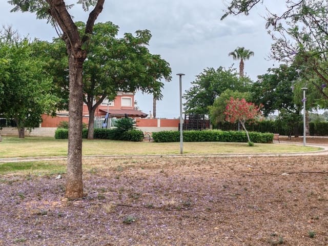 3 soveværelse Rækkehus til salg i La Pobla de Vallbona med swimmingpool garage - € 320.000 (Ref: 9126980)