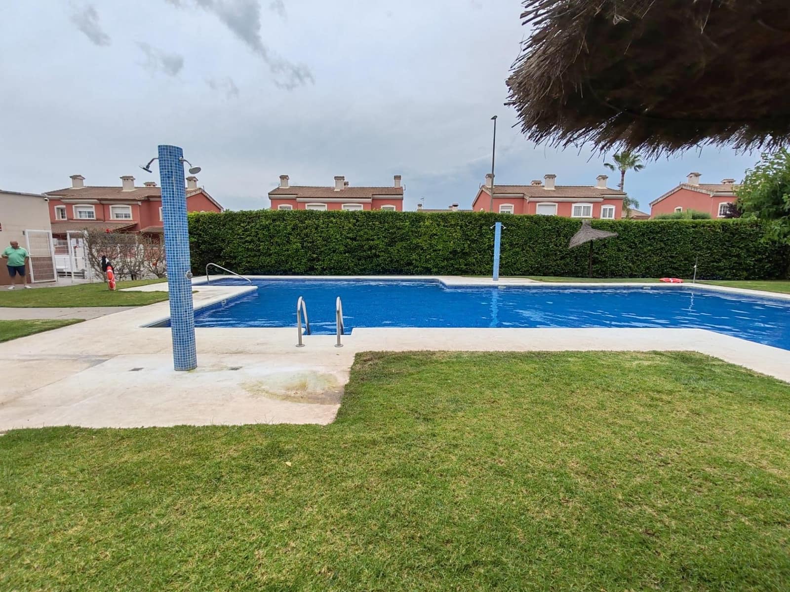 3 soveværelse Rækkehus til salg i La Pobla de Vallbona med swimmingpool garage - € 320.000 (Ref: 9126980)