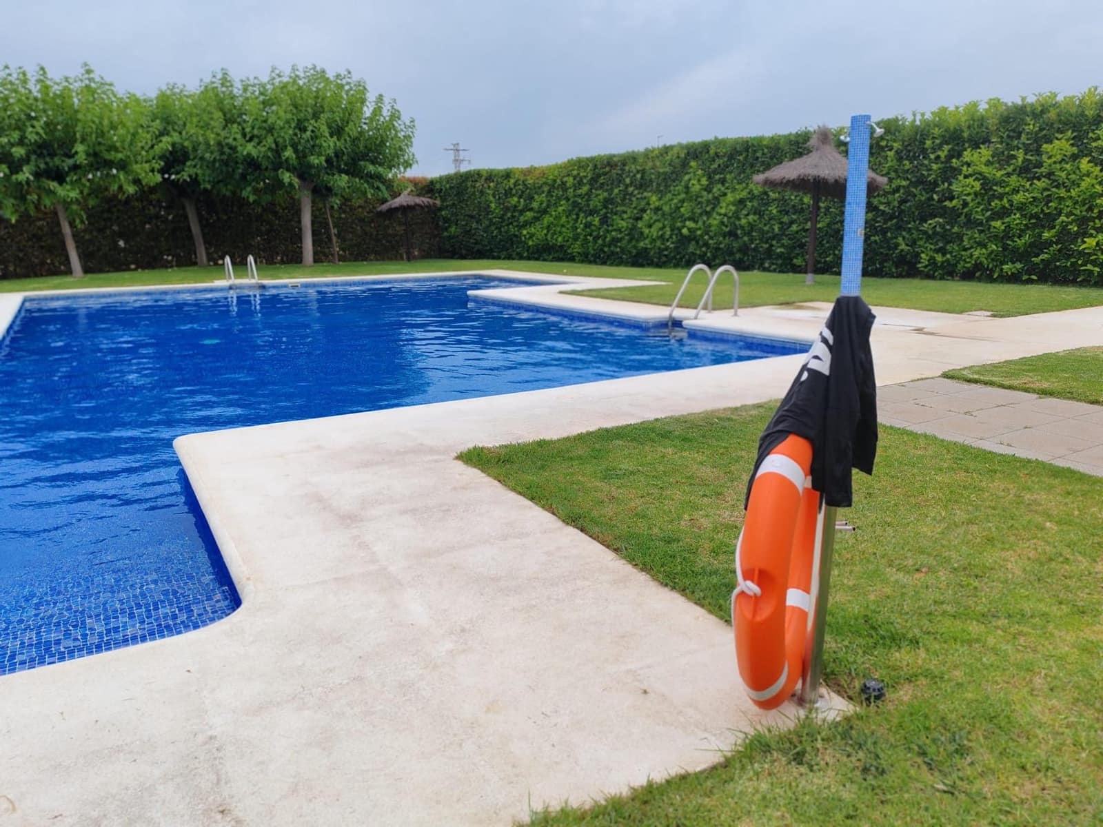 3 soveværelse Rækkehus til salg i La Pobla de Vallbona med swimmingpool garage - € 320.000 (Ref: 9126980)